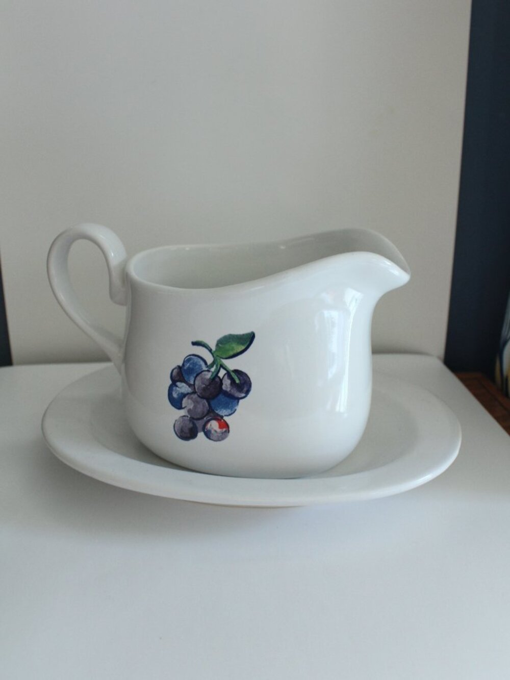 Corelle Fruit Basket Gravy Boat With Bottom Plate